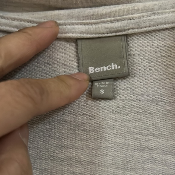 Pre-Owned Women Bench Sweatshirt in size Small and in good condition. - Picture 2 of 3